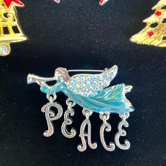 Vtg Christmas Brooches from 70’s and 80’s. Unbranded. Lot of 6 - Picture 4 of 7